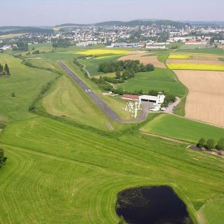 Flugplatz aus der Luft - Segelflugzentrum Ottengrüner Heide e.V. in der ErlebnisRegion Fichtelgebirge
